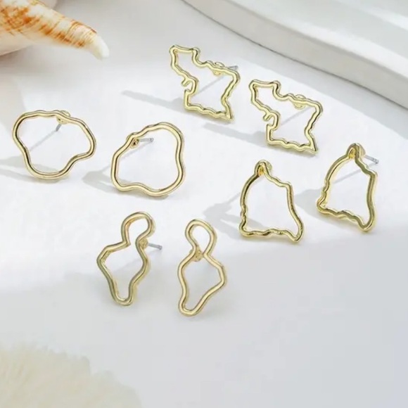Maui Island Map Gold Stud Earrings NWT! - Picture 2 of 3